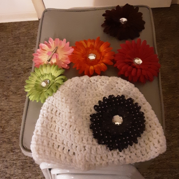 💥5 for $25. Handmade Beanie with Flower Clip-on Accessories - Picture 2 of 2